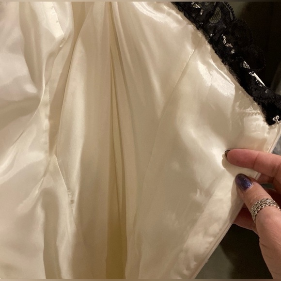 Raw silk mermaid wedding gown - Picture 11 of 12